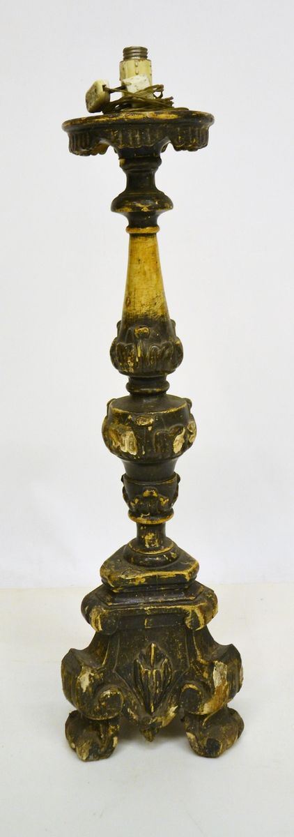 Candeliere, sec. XVIII, in legno tornito,                                 