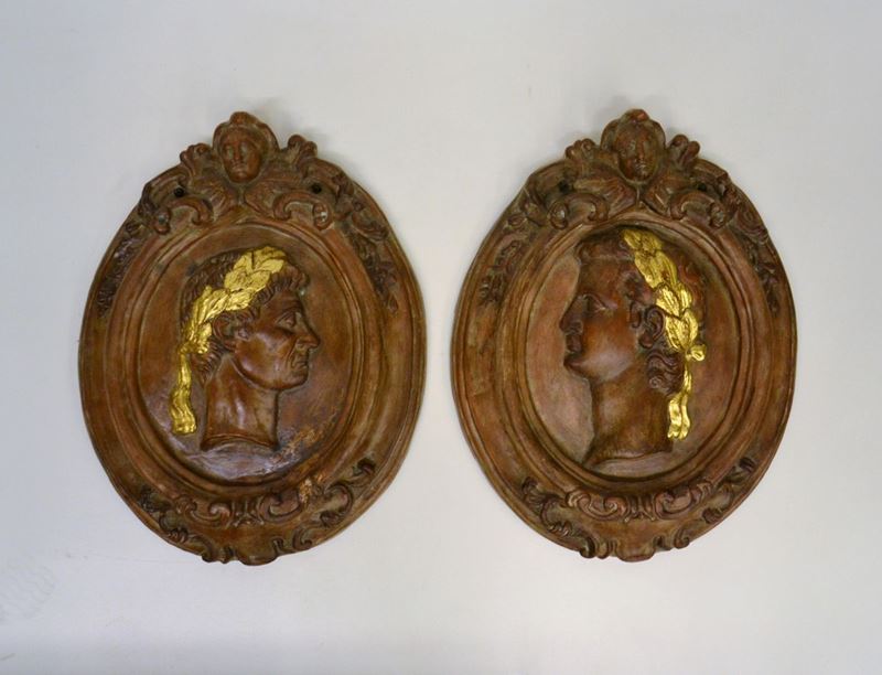 Coppia di Medaglioni, Sec. XIX, in Terracotta, Raffiguranti