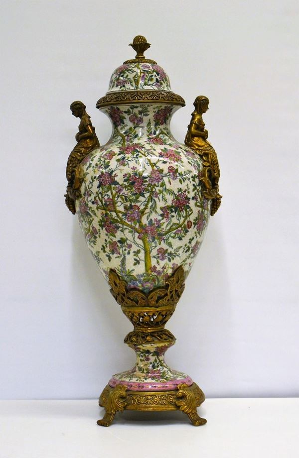 Vaso, inizi sec. XX, in maiolica decorata