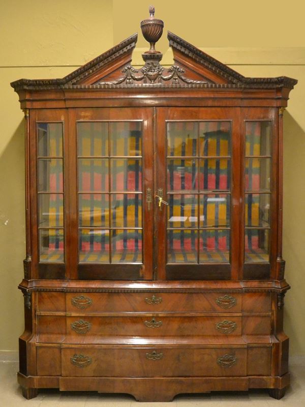 Vetrina doppio corpo, Inghilterra, fine sec. XIX  - Asta GIOIELLI, ARREDI D'ANTIQUARIATO, DIPINTI E SCULTURE - Poggio Bracciolini Casa d'Aste