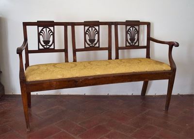Divano, Sec. XVIII, in Noce Intagliato,
