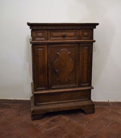 Credenzino, Sec. XVIII, in Noce,