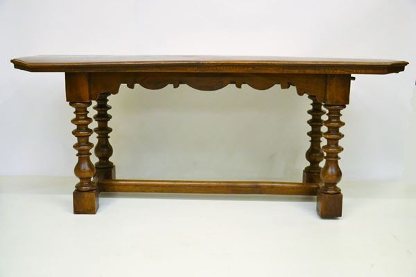 Tavolino, sec. XIX, in noce,  - Asta GIOIELLI, ARREDI D'ANTIQUARIATO, DIPINTI E SCULTURE - Poggio Bracciolini Casa d'Aste