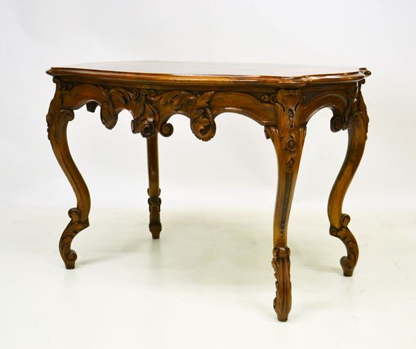 Tavolino, sec. XIX, piano sagomato in radica,
