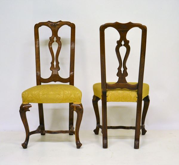 Due sedie, in stile 700, in noce,  - Asta GIOIELLI, ARREDI D'ANTIQUARIATO, DIPINTI E SCULTURE - Poggio Bracciolini Casa d'Aste