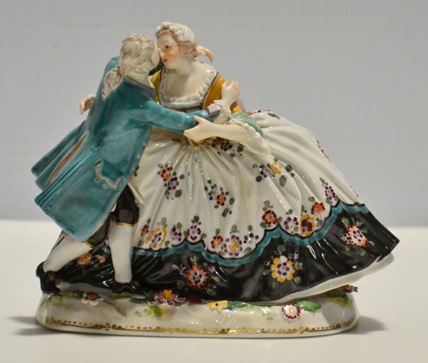 Gruppo, Napoli, sec. XX, in porcellana,  - Asta GIOIELLI, ARREDI D'ANTIQUARIATO, DIPINTI E SCULTURE - Poggio Bracciolini Casa d'Aste