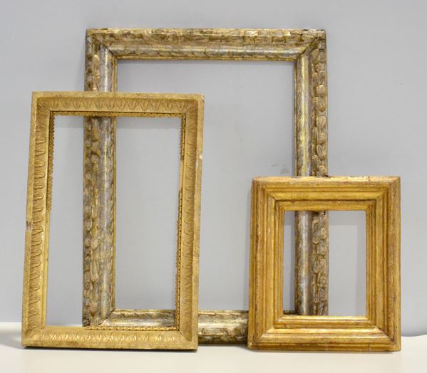 Tre cornici, sec. XVIII e XX, in legno dorato e argentato,