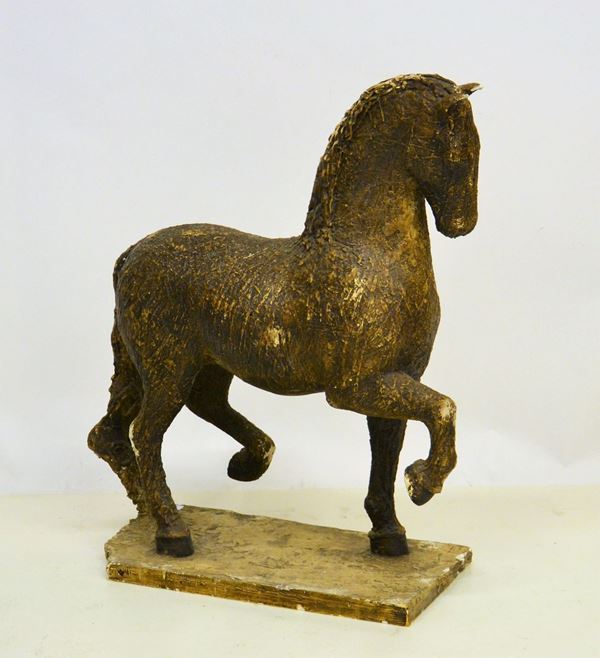 Scultura, sec. XX, in gesso patinato,