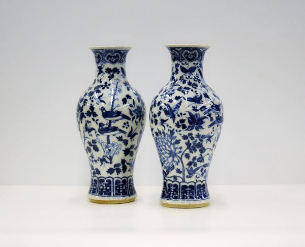 Coppia di vasi, sec XIX, manifattura Delft,