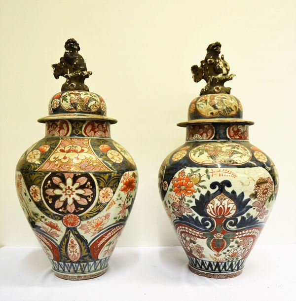 Coppia di grandi potiches, Cina, sec. XIX,  - Asta GIOIELLI, ARREDI D'ANTIQUARIATO, DIPINTI E SCULTURE - Poggio Bracciolini Casa d'Aste