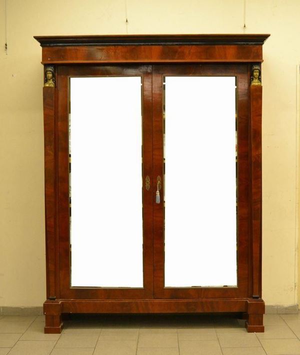 Vetrina, Impero, sec. XIX, in mogano, colonne laterali squadrate con finali a sfinge, due sportelli, cm 180x50x230