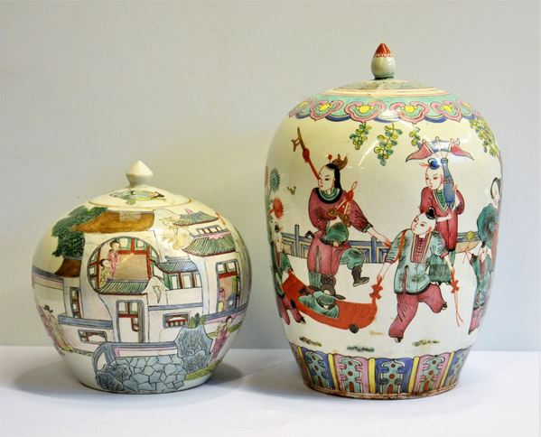 Due potiches, arte orientale, inizi sec. XX,&nbsp;&nbsp;&nbsp;&nbsp;&nbsp;&nbsp;&nbsp;&nbsp;&nbsp;&nbsp;&nbsp;&nbsp;&nbsp;&nbsp;&nbsp;&nbsp;&nbsp;&nbsp;&nbsp;&nbsp;&nbsp;&nbsp;&nbsp;&nbsp;&nbsp;&nbsp;&nbsp;&nbsp;&nbsp;&nbsp;