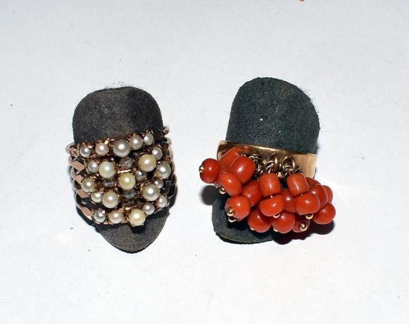 Anello in Oro Giallo e Corallo