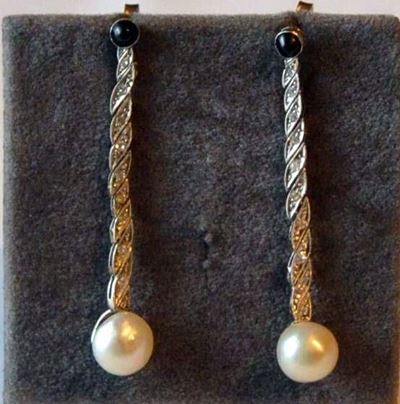 Paio di Orecchini in Oro Bianco, Diamanti