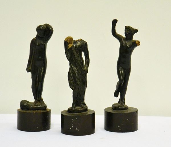 Tre piccole sculture, sec. XX,  - Asta GIOIELLI, BENI D'ANTIQUARIATO E DIPINTI DAL XVII AL XX SECOLO - Poggio Bracciolini Casa d'Aste