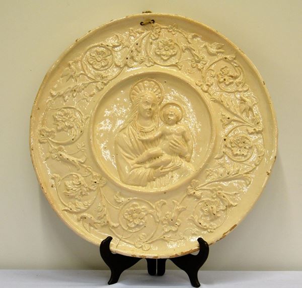 Targa circolare, sec. XIX, in maiolica