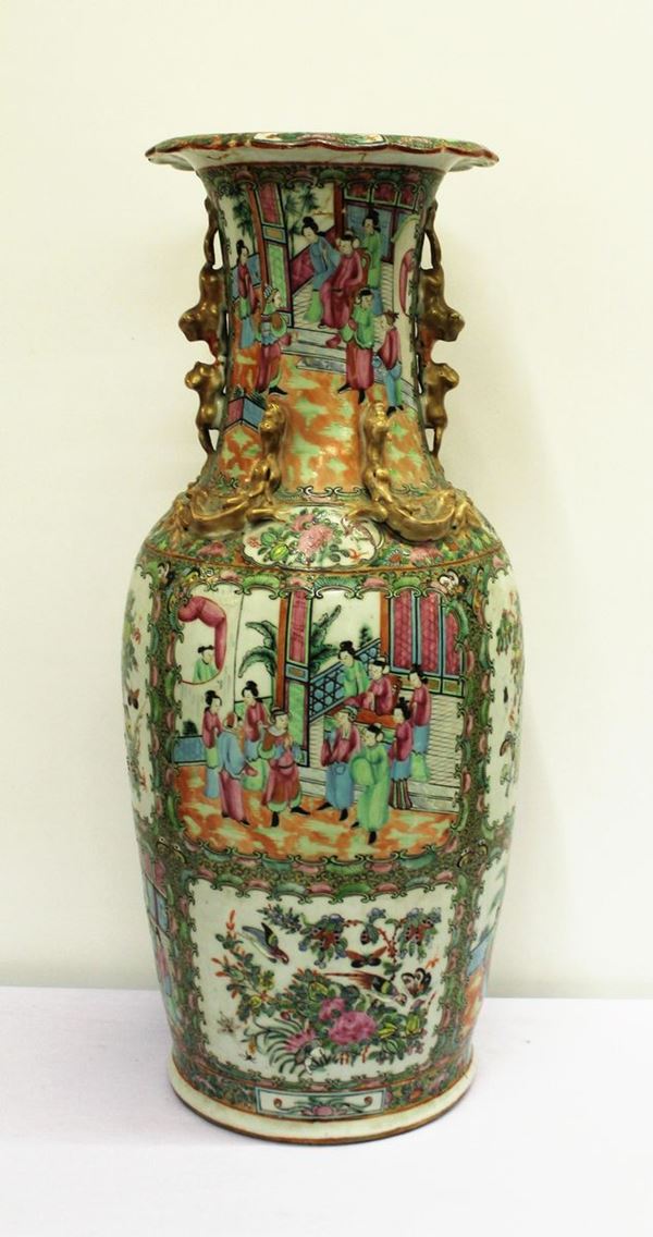Grande vaso in porcellana di Canton a&nbsp;&nbsp;&nbsp;&nbsp;&nbsp;&nbsp;&nbsp;&nbsp;&nbsp;&nbsp;&nbsp;&nbsp;&nbsp;&nbsp;&nbsp;&nbsp;&nbsp;&nbsp;&nbsp;&nbsp;&nbsp;&nbsp;&nbsp;&nbsp;&nbsp;&nbsp;&nbsp;&nbsp;&nbsp;&nbsp;