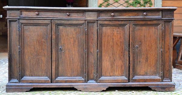 Credenza, secolo XVIII, in noce,