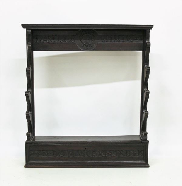 Fuciliera, in stile 600, in noce,