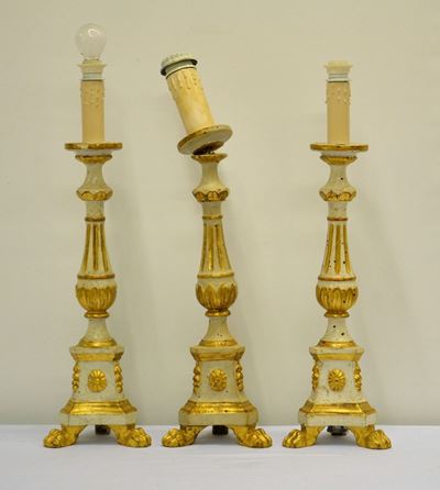 Serie di Tre Candelieri in Legno Laccato a