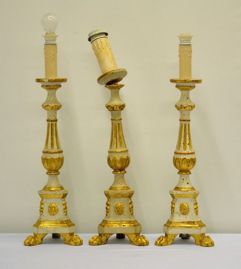 Serie di Tre Candelieri in Legno Laccato a