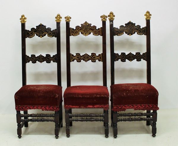 Tre sedie, sec. XVII, in noce, alta spalliera a cartelle modanate