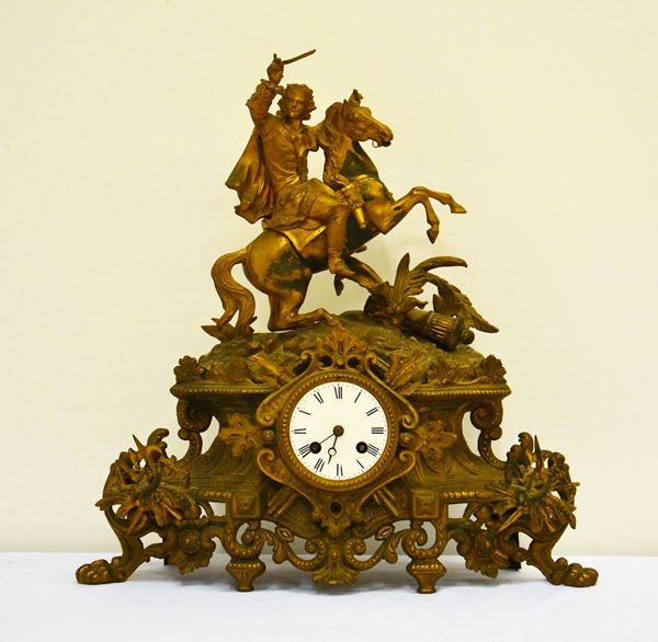 Orologio da tavolo in bronzo dorato, sec. XIX&nbsp;&nbsp;&nbsp;&nbsp;&nbsp;&nbsp;&nbsp;&nbsp;&nbsp;&nbsp;&nbsp;&nbsp;&nbsp;&nbsp;&nbsp;&nbsp;&nbsp;&nbsp;&nbsp;&nbsp;&nbsp;&nbsp;&nbsp;&nbsp;&nbsp;&nbsp;&nbsp;&nbsp;&nbsp;&nbsp;&nbsp;