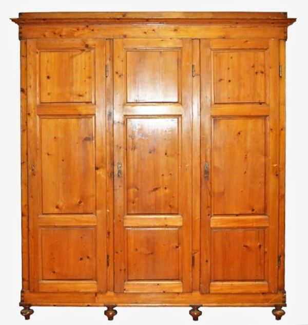 Armadio, sec. XIX, in legno di conifera,&nbsp;&nbsp;&nbsp;&nbsp;&nbsp;&nbsp;&nbsp;&nbsp;&nbsp;&nbsp;&nbsp;&nbsp;&nbsp;&nbsp;&nbsp;&nbsp;&nbsp;&nbsp;&nbsp;&nbsp;&nbsp;&nbsp;&nbsp;&nbsp;&nbsp;&nbsp;&nbsp;&nbsp;&nbsp;&nbsp;&nbsp;&nbsp;&nbsp;&nbsp;