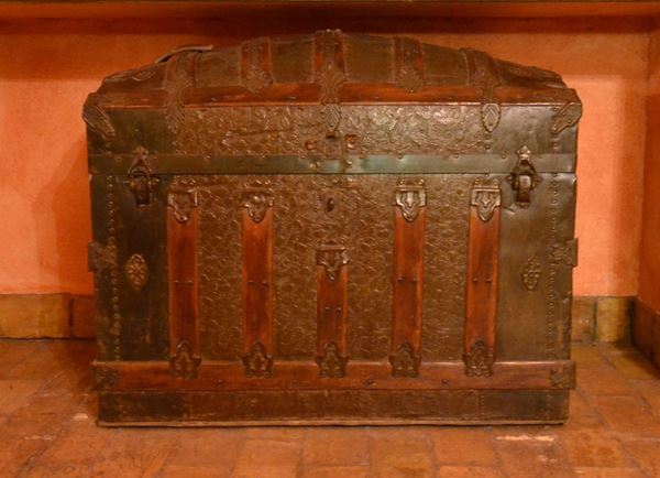 Baule, sec. XIX, in legno con                                             