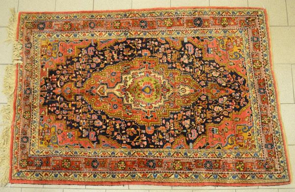 Tappeto Sarough, met&agrave; sec. XX, fondo multicolore  - Asta GIOIELLI, BENI D'ANTIQUARIATO E DIPINTI DAL XVII AL XX SECOLO - Poggio Bracciolini Casa d'Aste