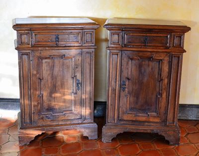 Coppia di Comodini, Sec. XX, in Noce,