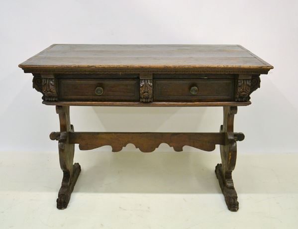 Scrittoio, stile 500, in noce,  - Asta GIOIELLI, BENI D'ANTIQUARIATO E DIPINTI DAL XVII AL XX SECOLO - Poggio Bracciolini Casa d'Aste