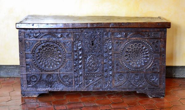 Cassapanca, sec. XIX, in noce,  - Asta GIOIELLI, BENI D'ANTIQUARIATO E DIPINTI DAL XVII AL XX SECOLO - Poggio Bracciolini Casa d'Aste
