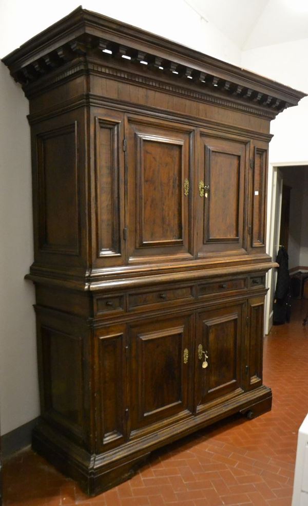 Credenza, sec. XVIII, in noce a