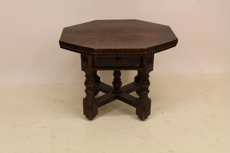 Tavolino Stile Rinascimento, in Noce,