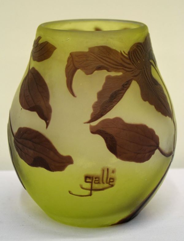 Vaso, inizi sec. XX, in vetro  - Asta GIOIELLI, BENI D'ANTIQUARIATO E DIPINTI DAL XVII AL XX SECOLO - Poggio Bracciolini Casa d'Aste