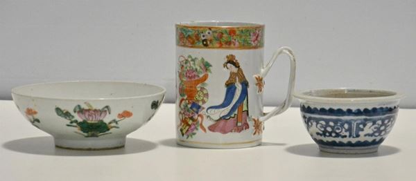 Boccale e due ciotole, Cina, sec. XIX, in maiolica