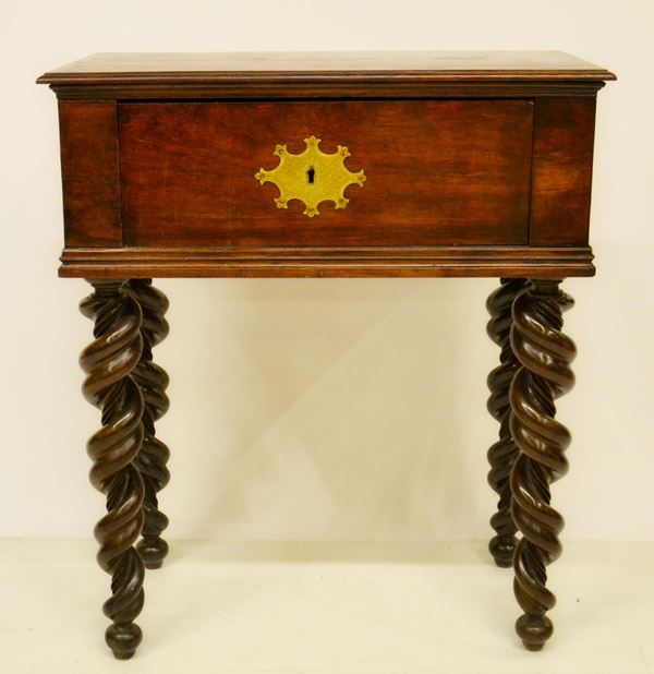 Credenzini, sec. XIX, in mogano, un cassetto,