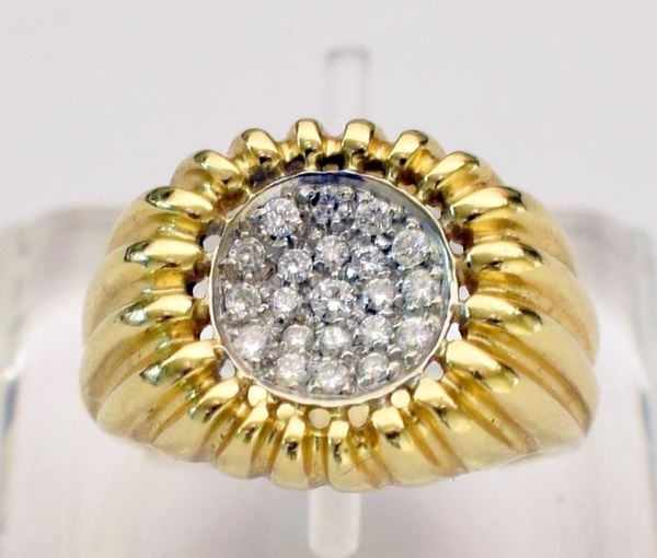 ANELLO IN ORO GIALLO E DIAMANTI