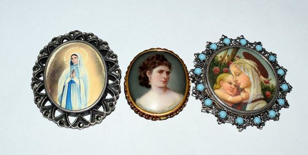 DUE MINIATURE, IN ORO A BASSO TITOLO E ARGENTO&nbsp;&nbsp;&nbsp;&nbsp;&nbsp;&nbsp;&nbsp;&nbsp;&nbsp;&nbsp;&nbsp;&nbsp;&nbsp;&nbsp;&nbsp;&nbsp;&nbsp;&nbsp;&nbsp;&nbsp;&nbsp;&nbsp;&nbsp;&nbsp;&nbsp;&nbsp;&nbsp;&nbsp;