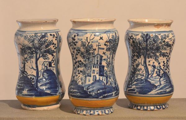 Tre Albarelli, sec. XVIII  - Asta GIOIELLI, ARGENTI, DIPINTI E ARREDI D'ANTIQUARIATO - Poggio Bracciolini Casa d'Aste