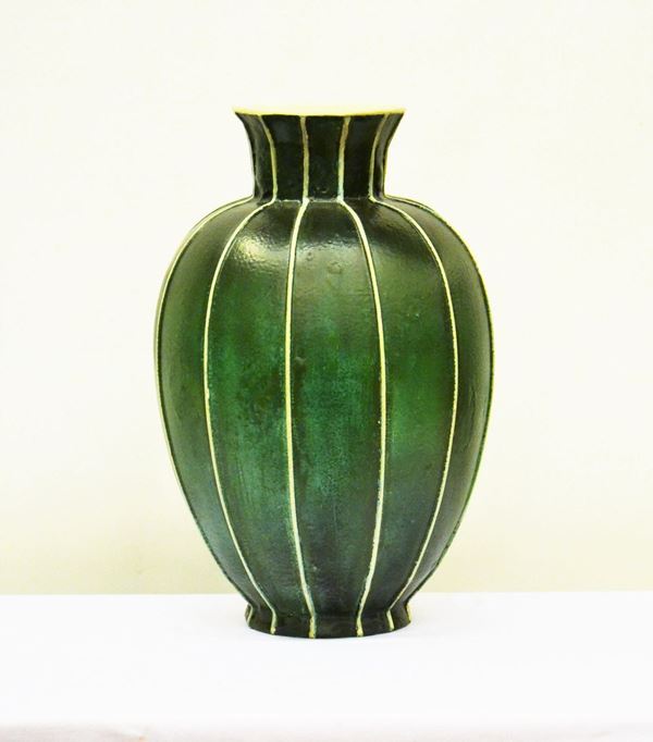 Vaso, inizi sec. XX, in ceramica nei toni
