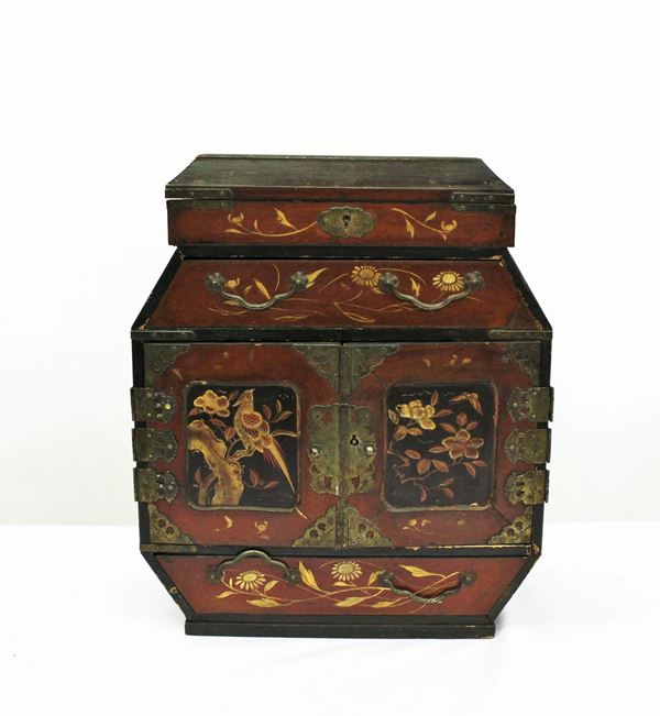 Portagioie, arte orientale, sec. XX,&nbsp;&nbsp;&nbsp;&nbsp;&nbsp;&nbsp;&nbsp;&nbsp;&nbsp;&nbsp;&nbsp;&nbsp;&nbsp;&nbsp;&nbsp;&nbsp;&nbsp;&nbsp;&nbsp;&nbsp;&nbsp;&nbsp;&nbsp;&nbsp;&nbsp;&nbsp;&nbsp;&nbsp;&nbsp;&nbsp;&nbsp;&nbsp;&nbsp;&nbsp;&nbsp;&nbsp;&nbsp;&nbsp;