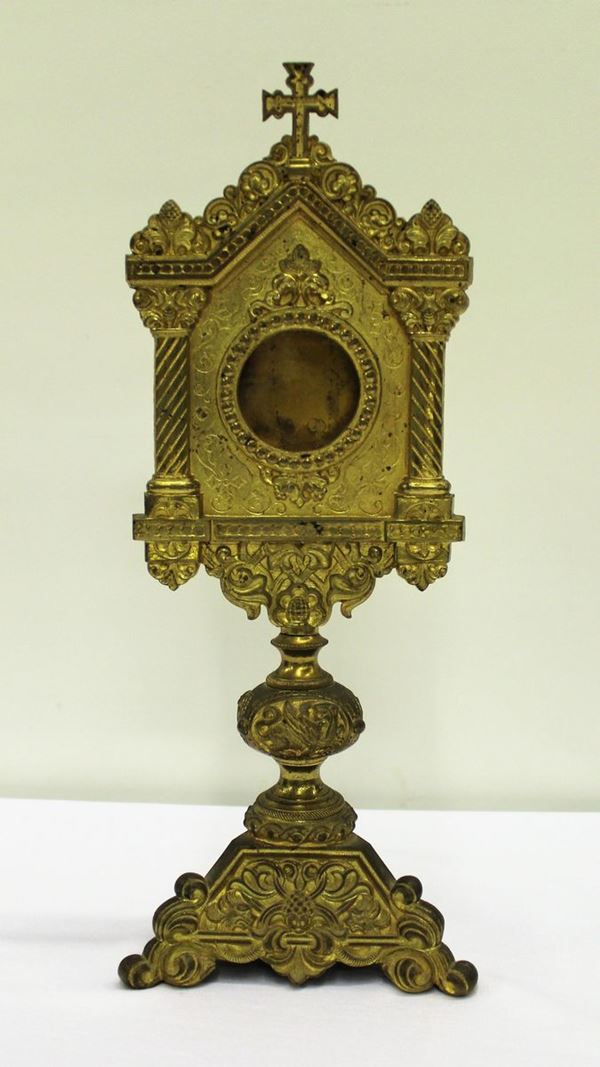 Ostensorio, sec. XIX, in metallo dorato,&nbsp;&nbsp;&nbsp;&nbsp;&nbsp;&nbsp;&nbsp;&nbsp;&nbsp;&nbsp;&nbsp;&nbsp;&nbsp;&nbsp;&nbsp;&nbsp;&nbsp;&nbsp;&nbsp;&nbsp;&nbsp;&nbsp;&nbsp;&nbsp;&nbsp;&nbsp;&nbsp;&nbsp;&nbsp;&nbsp;&nbsp;&nbsp;&nbsp;&nbsp;