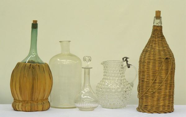 Due fiaschi, brocca e due bottiglie,  - Asta GIOIELLI, ARGENTI, DIPINTI E ARREDI D'ANTIQUARIATO - Poggio Bracciolini Casa d'Aste