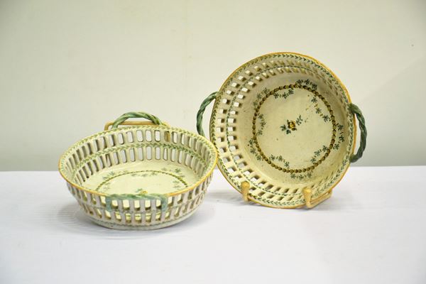 Coppia di cestini in maiolica,