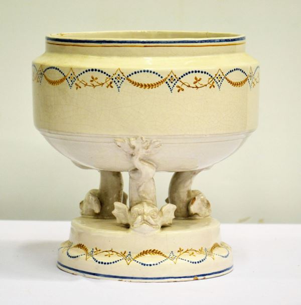 Centrotavola in terraglia, Napoli,  - Asta GIOIELLI, ARGENTI, DIPINTI E ARREDI D'ANTIQUARIATO - Poggio Bracciolini Casa d'Aste