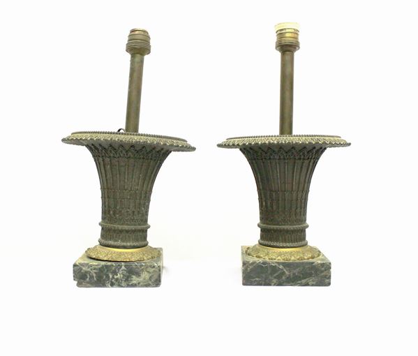 Coppia di vasi, sec. XIX, in bronzo,                                      