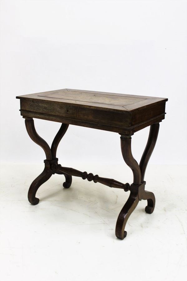 Tavolo da lavoro, sec. XIX, in noce,  - Asta GIOIELLI, ARGENTI, DIPINTI E ARREDI D'ANTIQUARIATO - Poggio Bracciolini Casa d'Aste