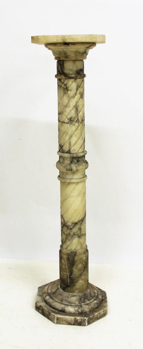 Colonna, sec.XX, in alabastro,                                            